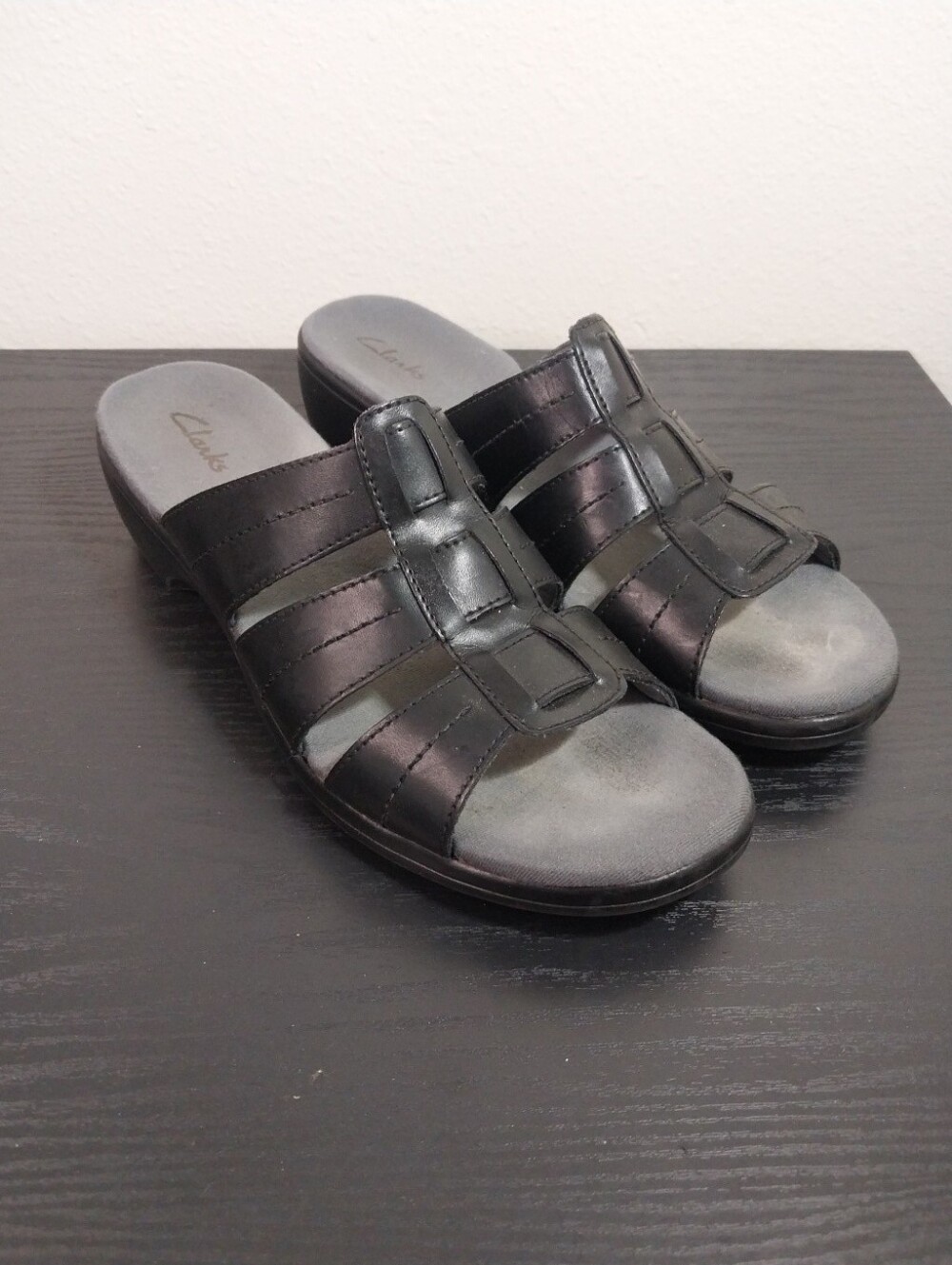 Clarks Women's Black Leather Slip On Sandals Size 9M